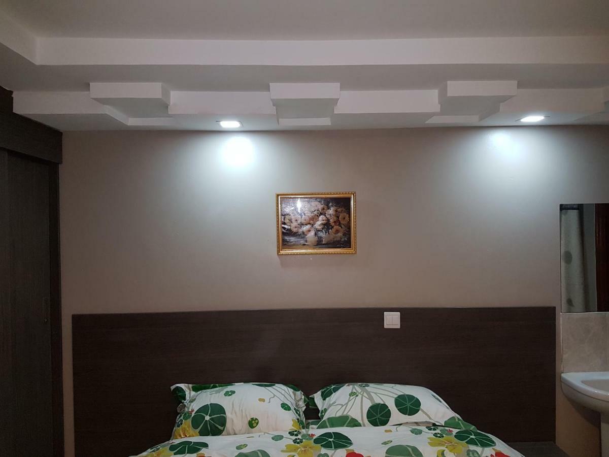 Adala Motel Meru Екстер'єр фото